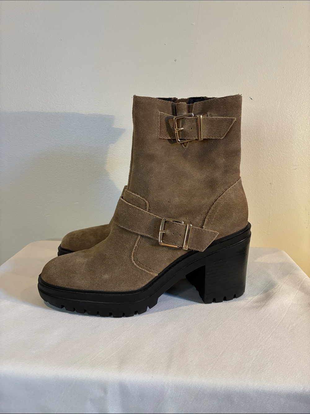 Kenneth Cole New York Taupe suede Rhode chunky block heel zip up ankle boots 9